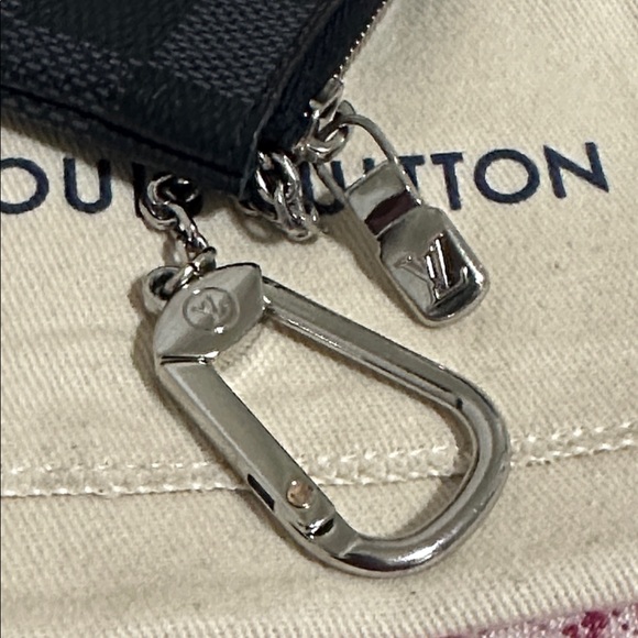 Louis Vuitton Graphite Key Cles - Picture 3 of 10